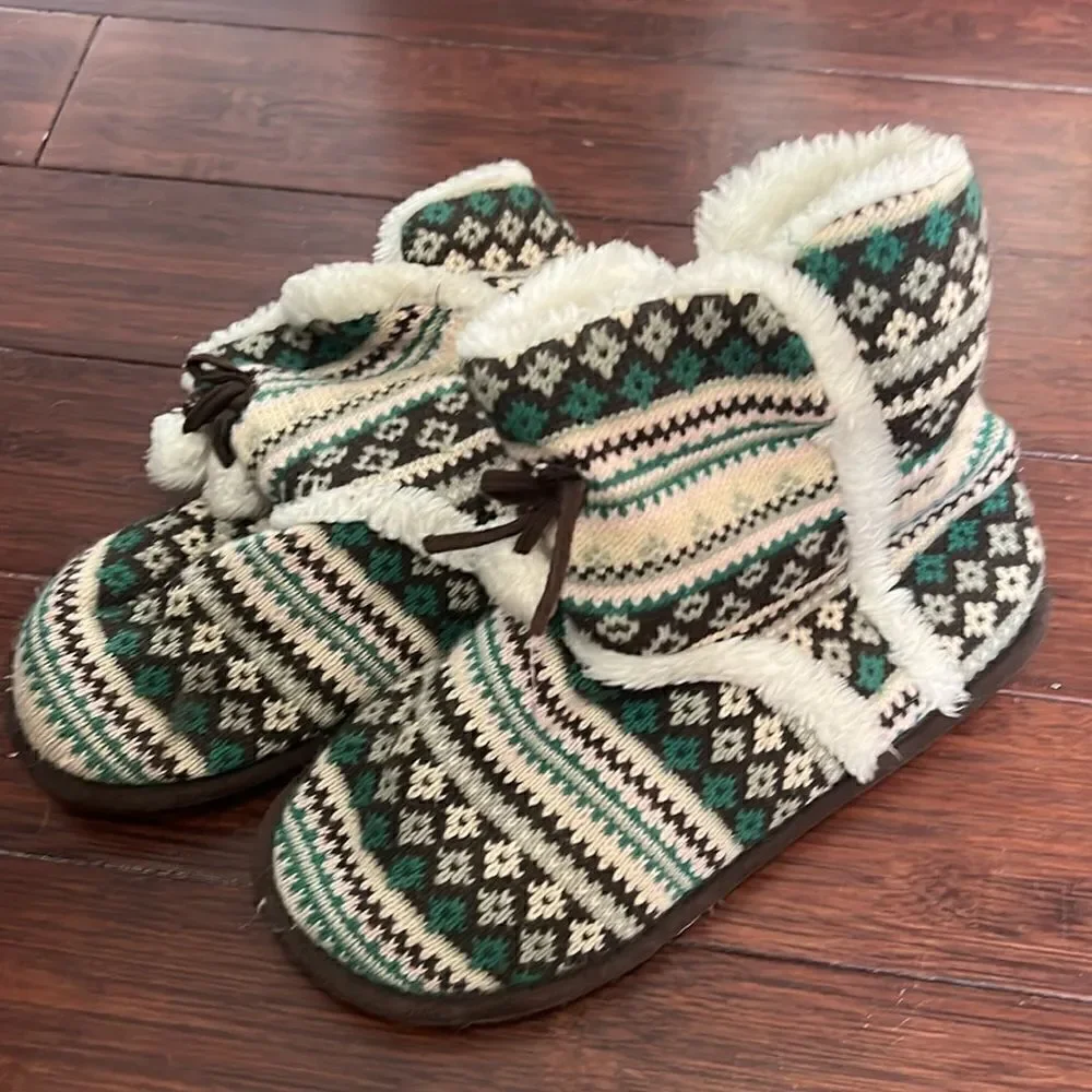 Winter Booties - Size 9 - Great Condtion - Furry Inside - Super Comfortable